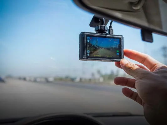 Top 7 Reasons to Install a Dash Camera in Your Car