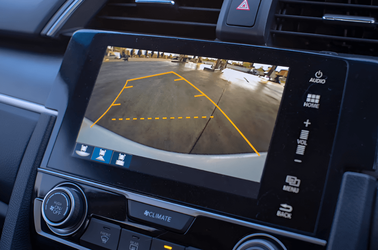 How a Car Reverse Camera Enhances Safety and Parking Accuracy