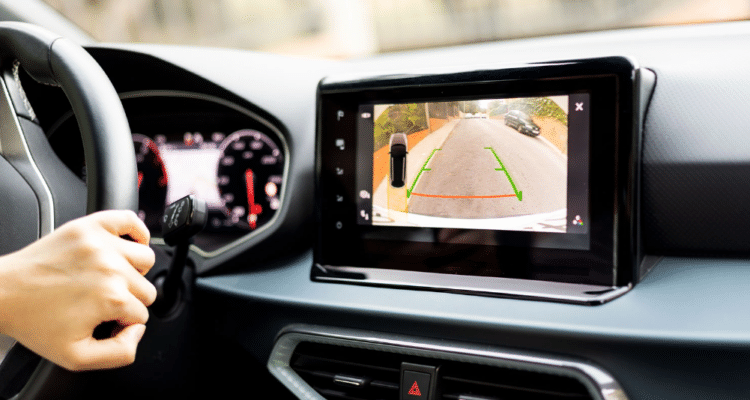 How Car Reverse Camera Help Reduce Blind Spots?